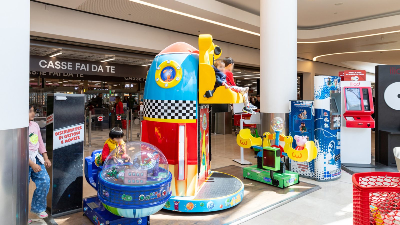 Piazza Italia Centro Commerciale i Portali